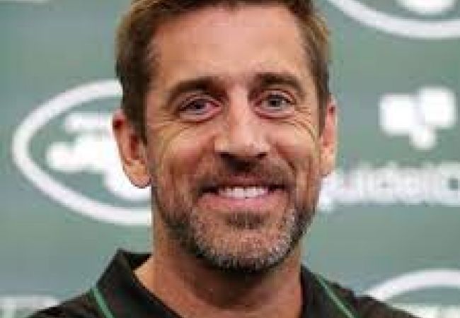 How Old Is Aaron Rodgers’ Wife? Shailene Woodley Age, Family, Dating 